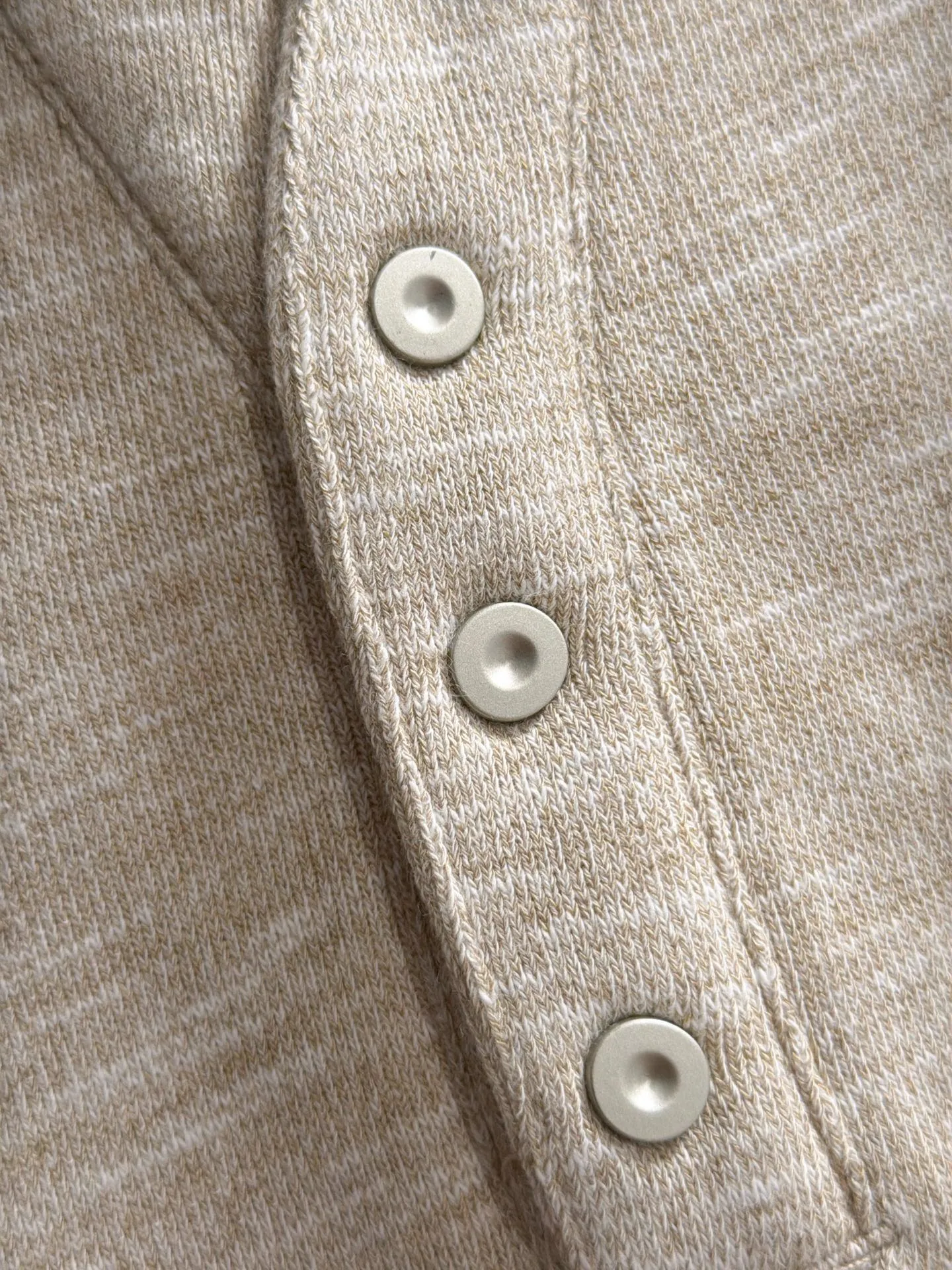 Balenciaga 2026 Long Sleeve Lapel Sweatshirt for Men and Women Same Style Many Stars Same Style, Top Original Version Feel Free to Compare🆚The fabric is custom-dyed and lightly sprayed and distressed. The fabric, material, and details are consistent with the original version. Special cotton and linen fabrics are used. The cost of the fabric is extremely expensive. It is twice as expensive as pure cotton materials. We will do our best at all costs. Three standards are complete. The comparison between non-market products and my fabrics is very different. Only the top version is made! Size: M-4XL